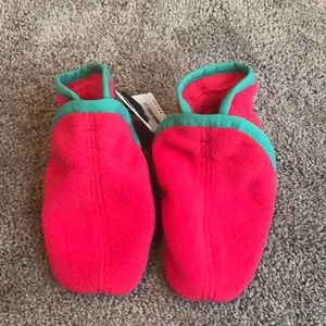 Patagonia 12m baby synch booties in Rossi pink
